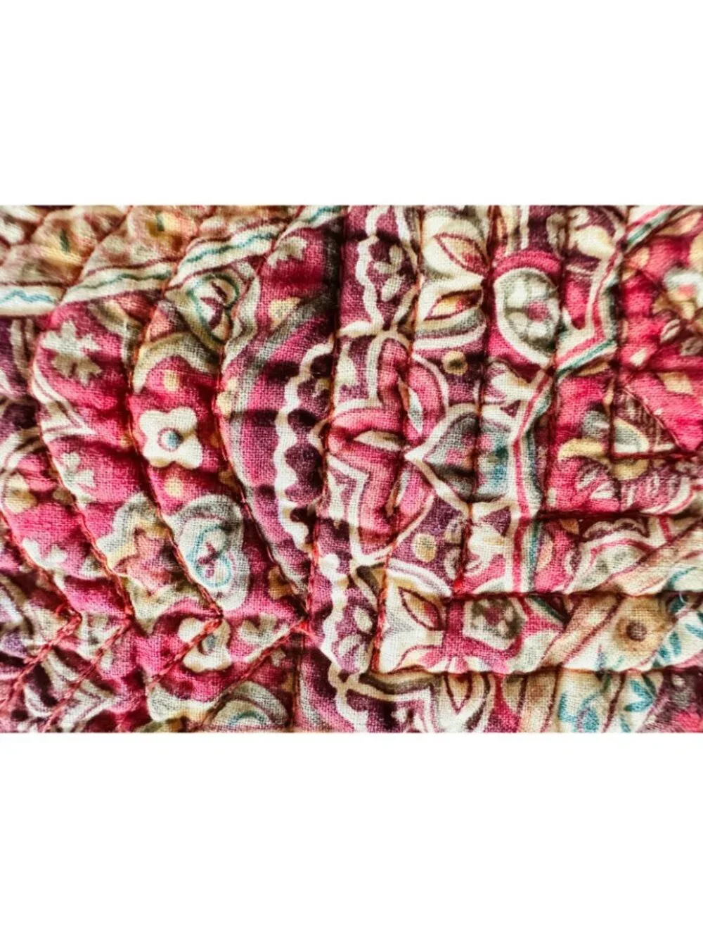 2 Vintage Reversible Quilted Placemats Paisley Floral Table Mats Scalloped Edge